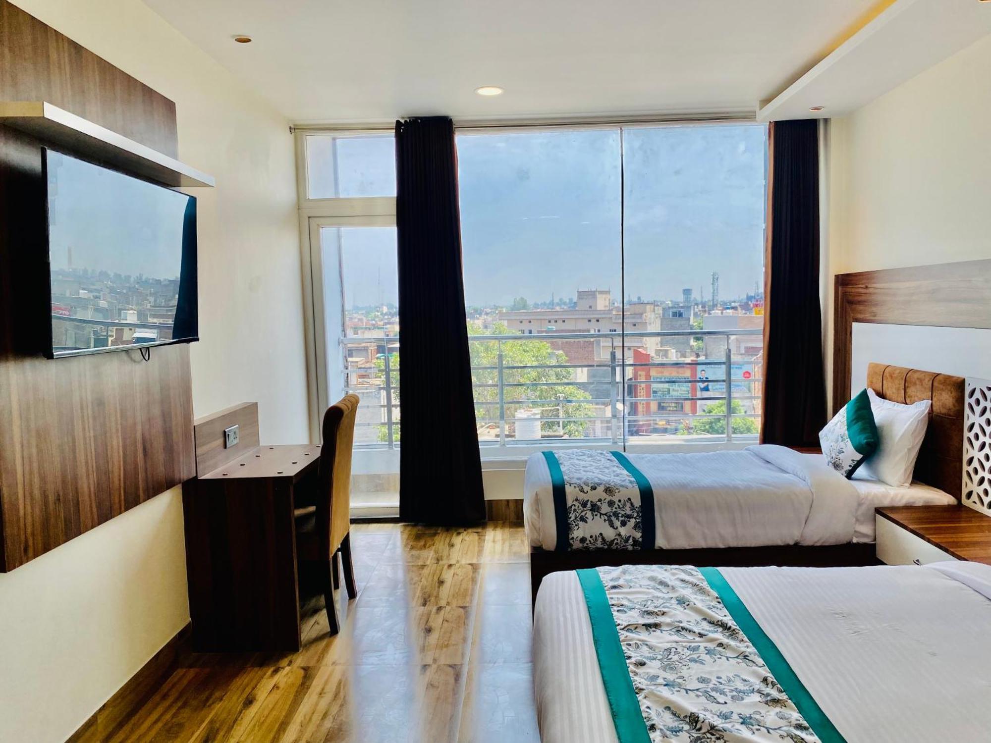 Hotel White House 350 Mtr From Golden Temple Amritsar Eksteriør bilde